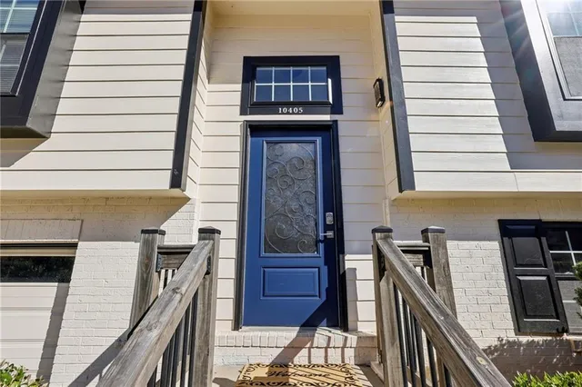 $565,000 | 10405 Meadow Crest Lane, Alpharetta, GA 30022