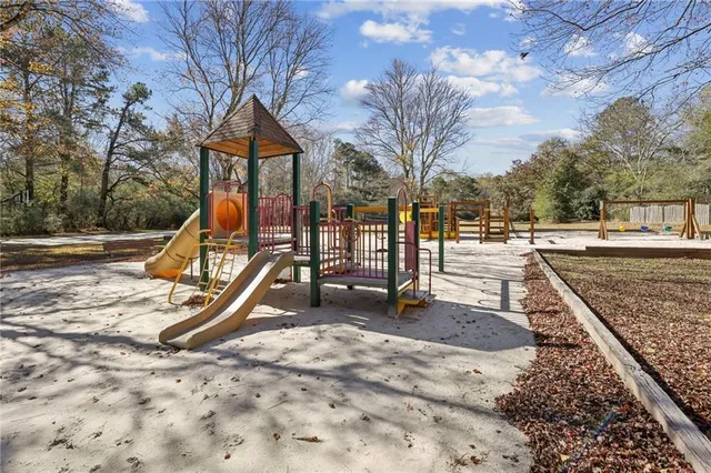 $565,000 | 10405 Meadow Crest Lane, Alpharetta, GA 30022