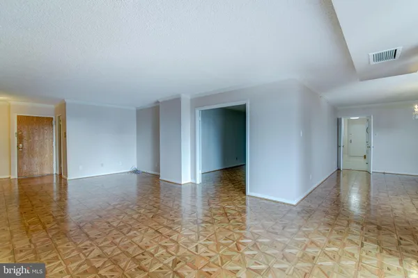 $3,200 | 1800 Old Meadow Road, Unit 1510, McLean, VA 22102