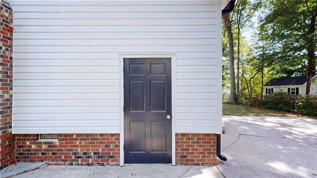 1711 Scarborough Road High Point, NC 27265 - Photo 31 of 33
