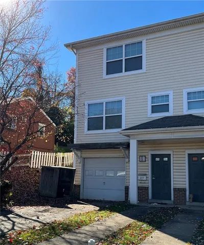 $1,081 | 809 3rd Street, Clairton, PA 15025