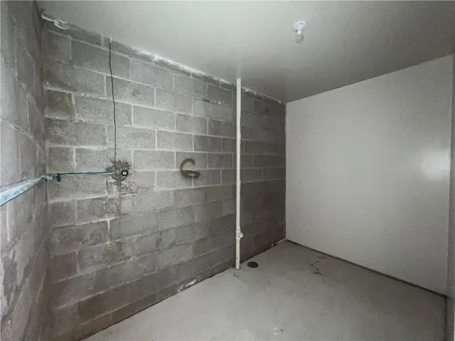 $1,081 | 809 3rd Street, Clairton, PA 15025