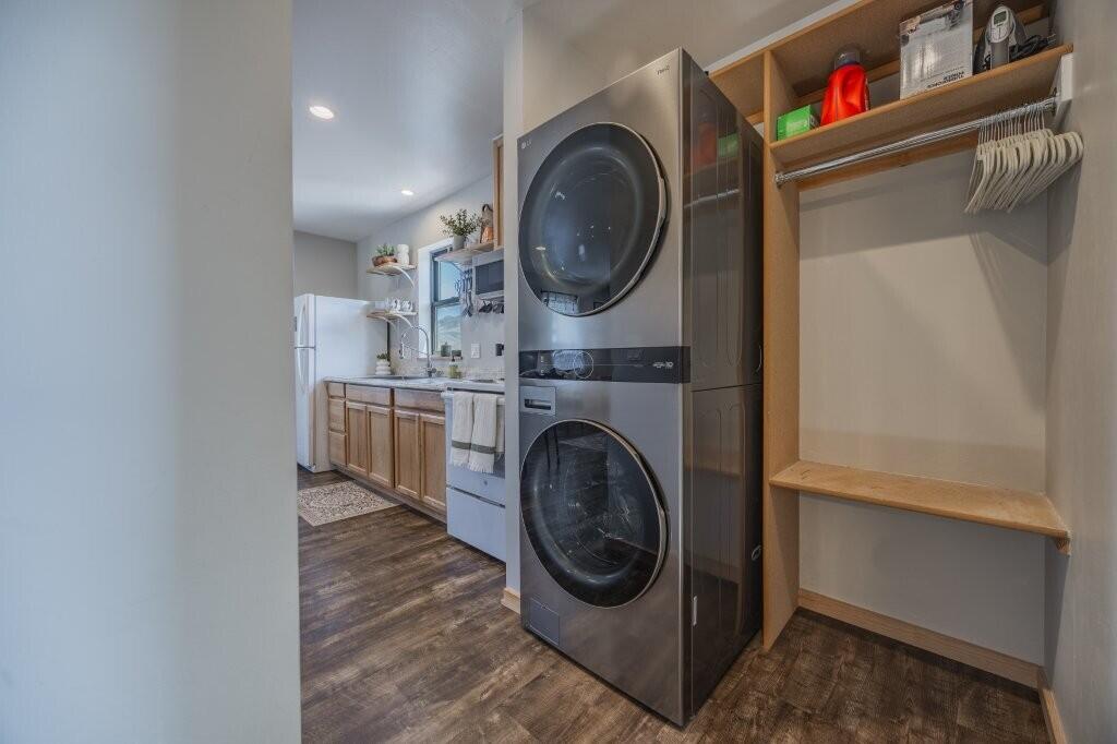 790 North Laura Street Ridgway, CO 81432 - Photo 24 of 42 a utility room with sink dryer and washer