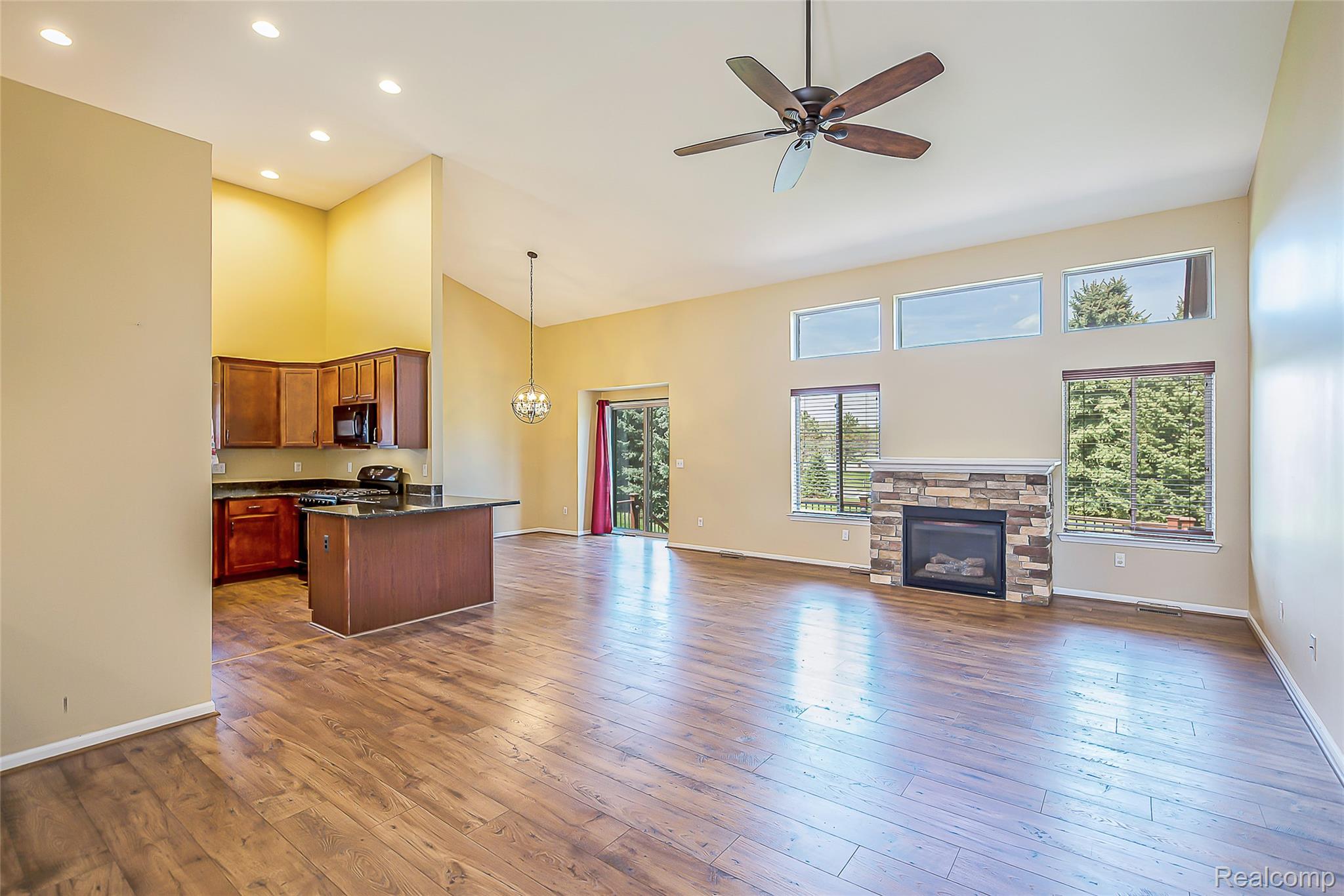 20605 Golf Ridge Circle Livonia, MI 48152 - Photo 5 of 42 Great Room (pic #1)