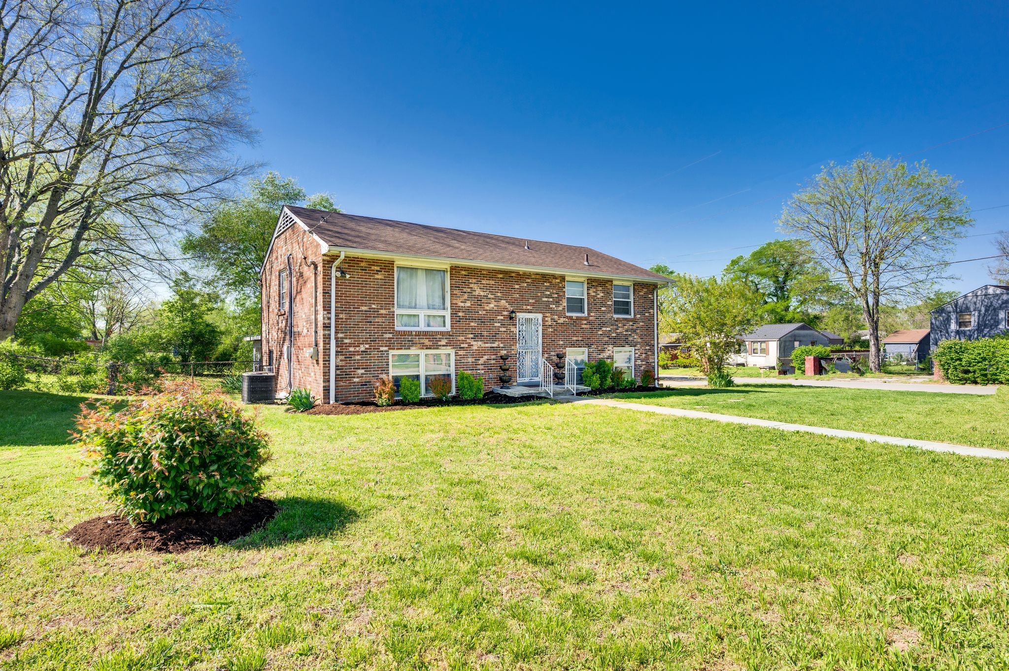 3261 Hinkle Drive Nashville, TN 37218 - Photo 3 of 39