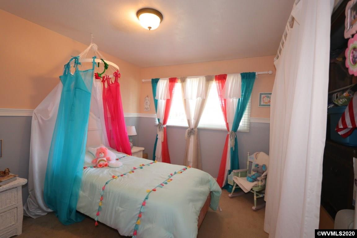 4390 Lone Oak Road Southeast Salem, OR 97302 - Photo 19 of 24 Gallery Image 19