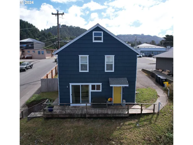 $424,000 | 29840 Mary Street, Gold Beach, OR 97444