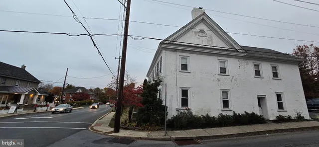 a view of a white building