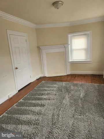 a view of empty room with window