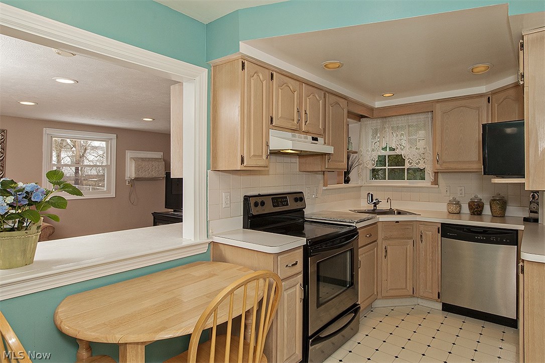 2639 Milton Road Cleveland, OH 44118 - Photo 7 of 16 Gallery Image 7