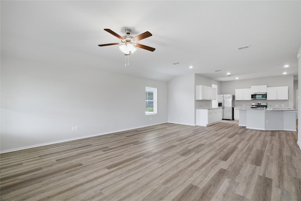 312 Blanco Drive Azle, TX 76020 - Photo 6 of 31
