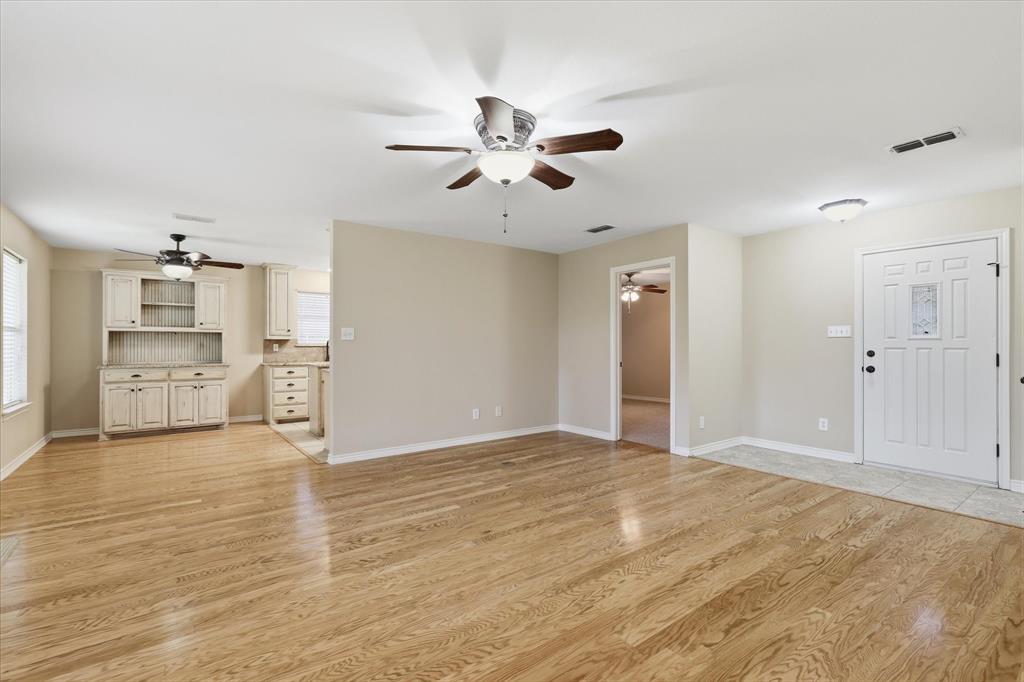 605 Maple Drive Pilot Point, TX 76258 - Photo 11 of 38