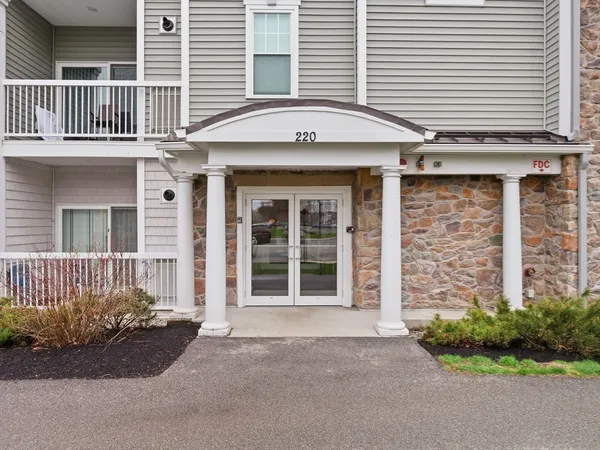 $445,000 | 220 Martins Landing, Unit 104, North Reading, MA 01864