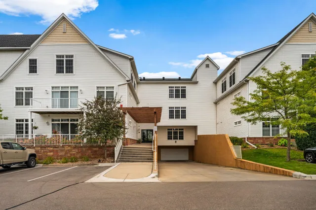 $525,000 | 2150 Old School Road, Unit 351, Mound, MN 55364