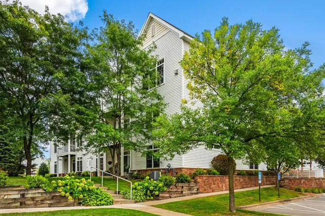 $525,000 | 2150 Old School Road, Unit 351, Mound, MN 55364