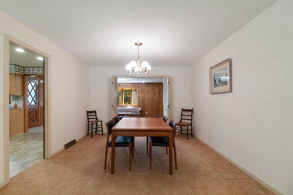 83 Redfern Drive Longmeadow, MA 01106 - Photo 7 of 40 a dining room with furniture and window