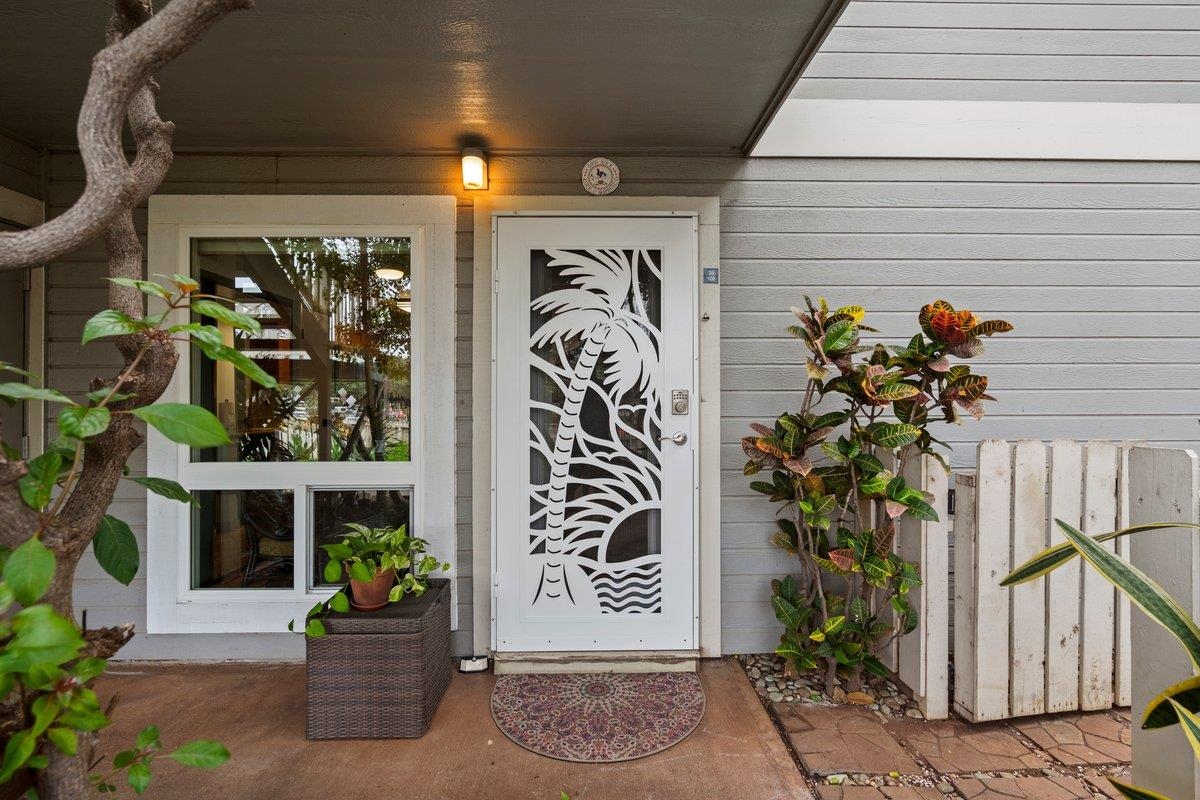 140 Uwapo Road, Unit 35102 Kihei, HI 96753 - Photo 11 of 30 a potted plant sitting in front of a building