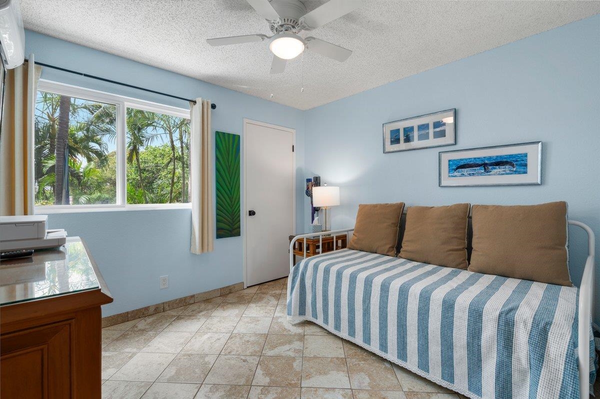 140 Uwapo Road, Unit 35102 Kihei, HI 96753 - Photo 8 of 30 a bedroom with a bed and a window