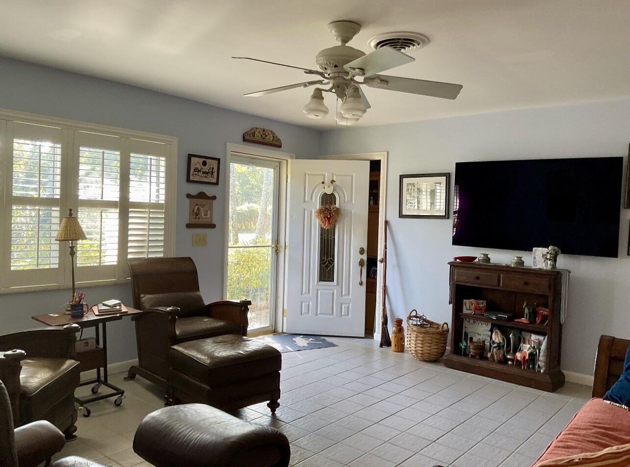 1661 East 14th Street Stuart, FL 34996 - Photo 4 of 15 living room