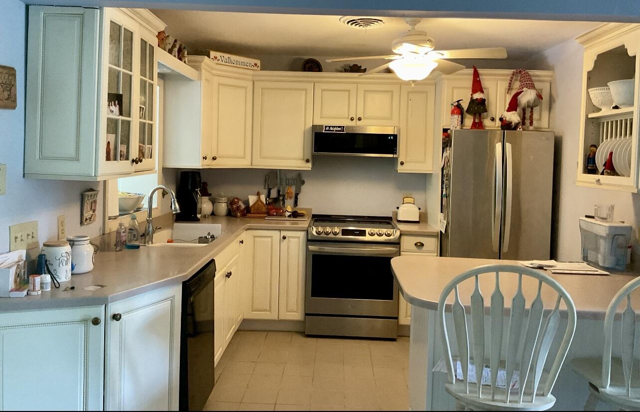 1661 East 14th Street Stuart, FL 34996 - Photo 5 of 15 kitchen