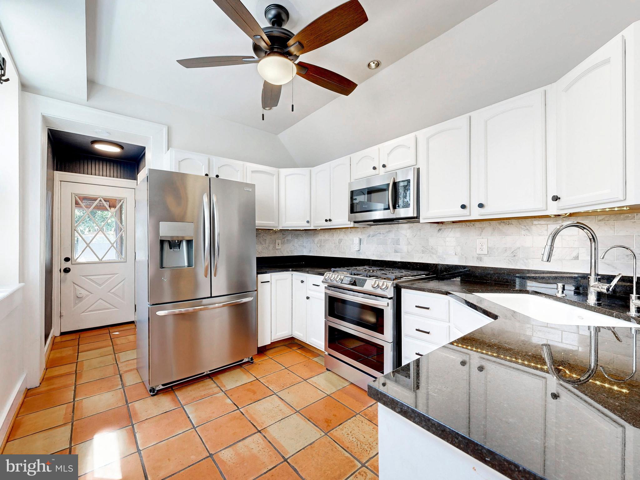 220 South Castle Street Baltimore, MD 21231 - Photo 12 of 35