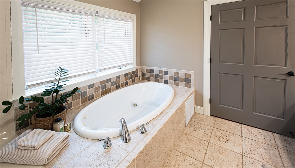 133 Cardinal Way Northampton, MA 01062 - Photo 25 of 39 Gallery Image 25