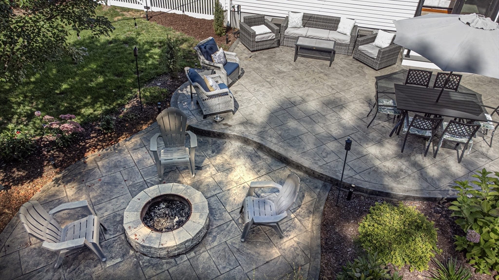 133 Cardinal Way Northampton, MA 01062 - Photo 7 of 39 Gallery Image 7