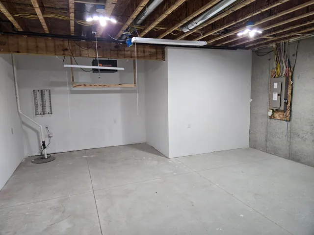 $479,900 | 122 Blue Violet Lane Northeast, Unit 99, Comstock Park, MI 49321