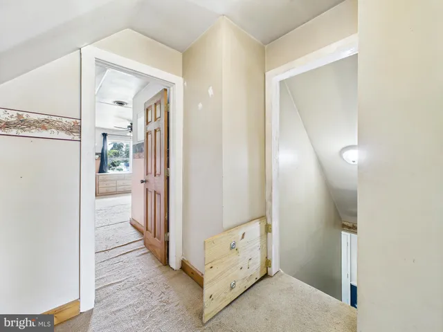 a view of room with window and ceiling fan