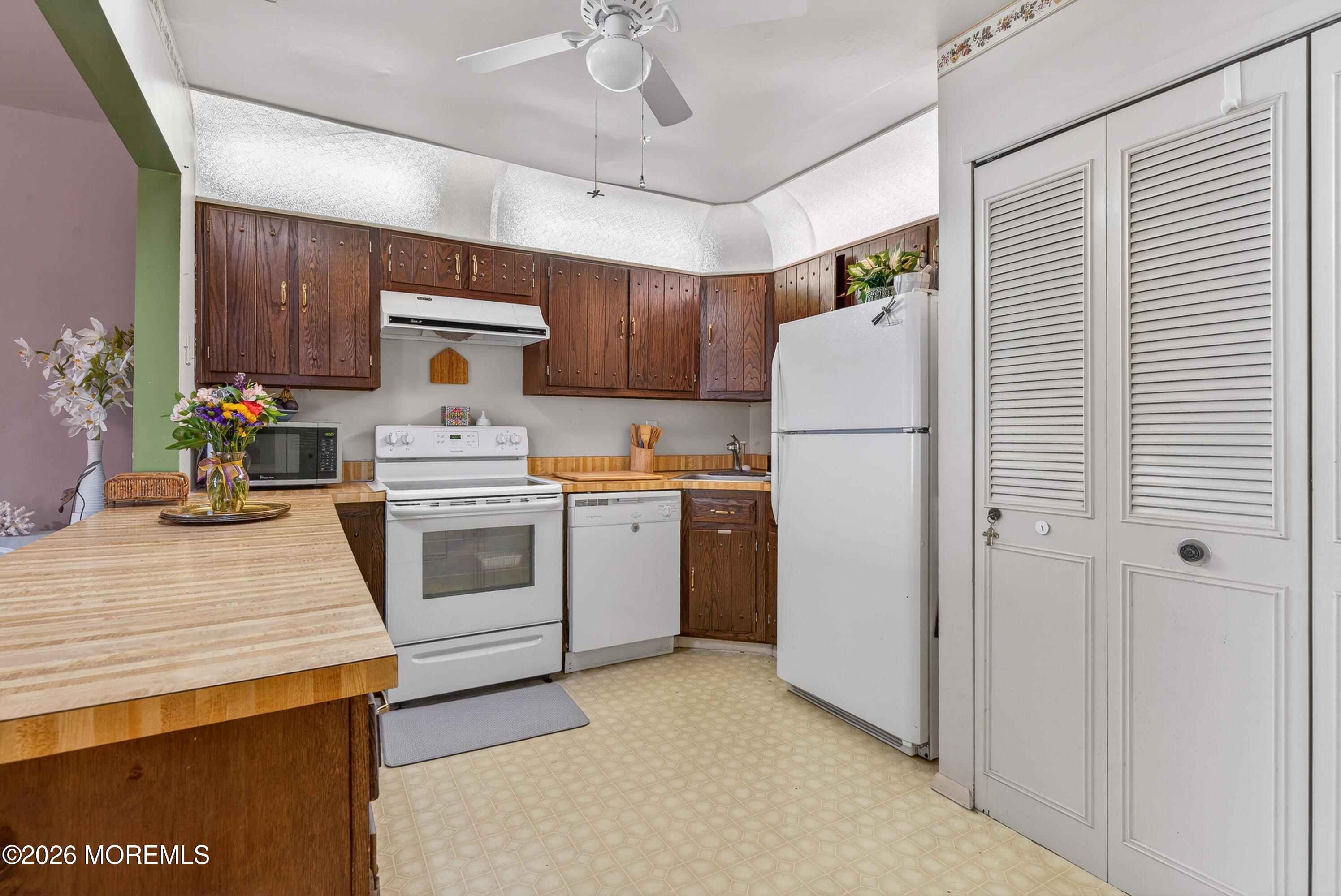 61 Hancock Court Red Bank, NJ 07701 - Photo 13 of 26 017(28)