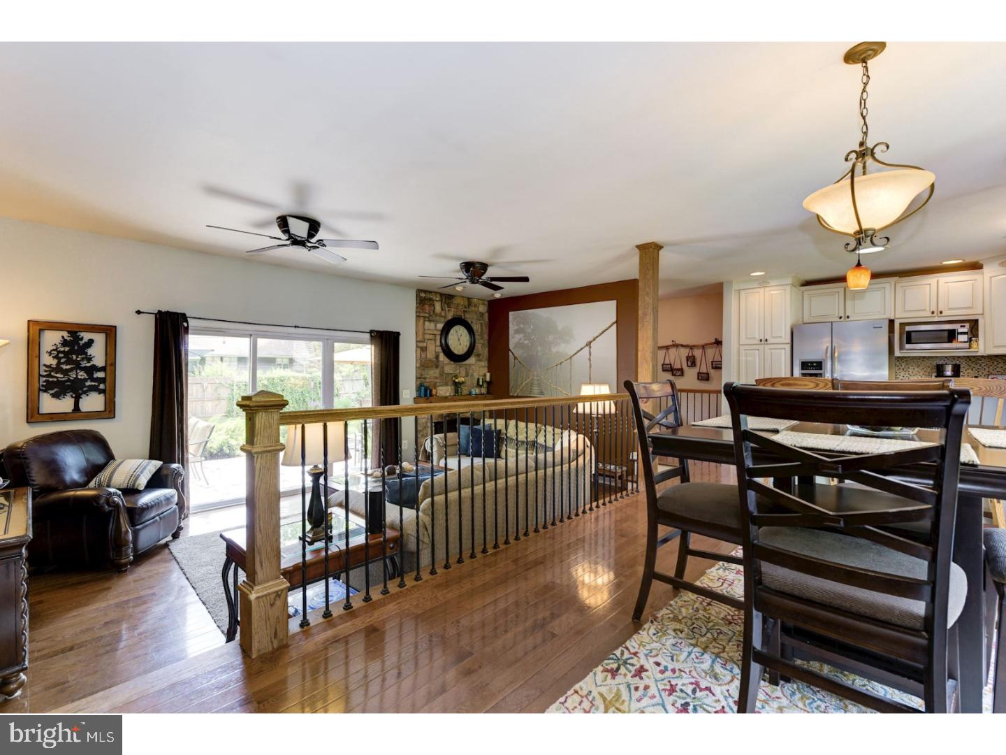 32 Delwood Road Cherry Hill, NJ 08002 - Photo 4 of 25 Living Room