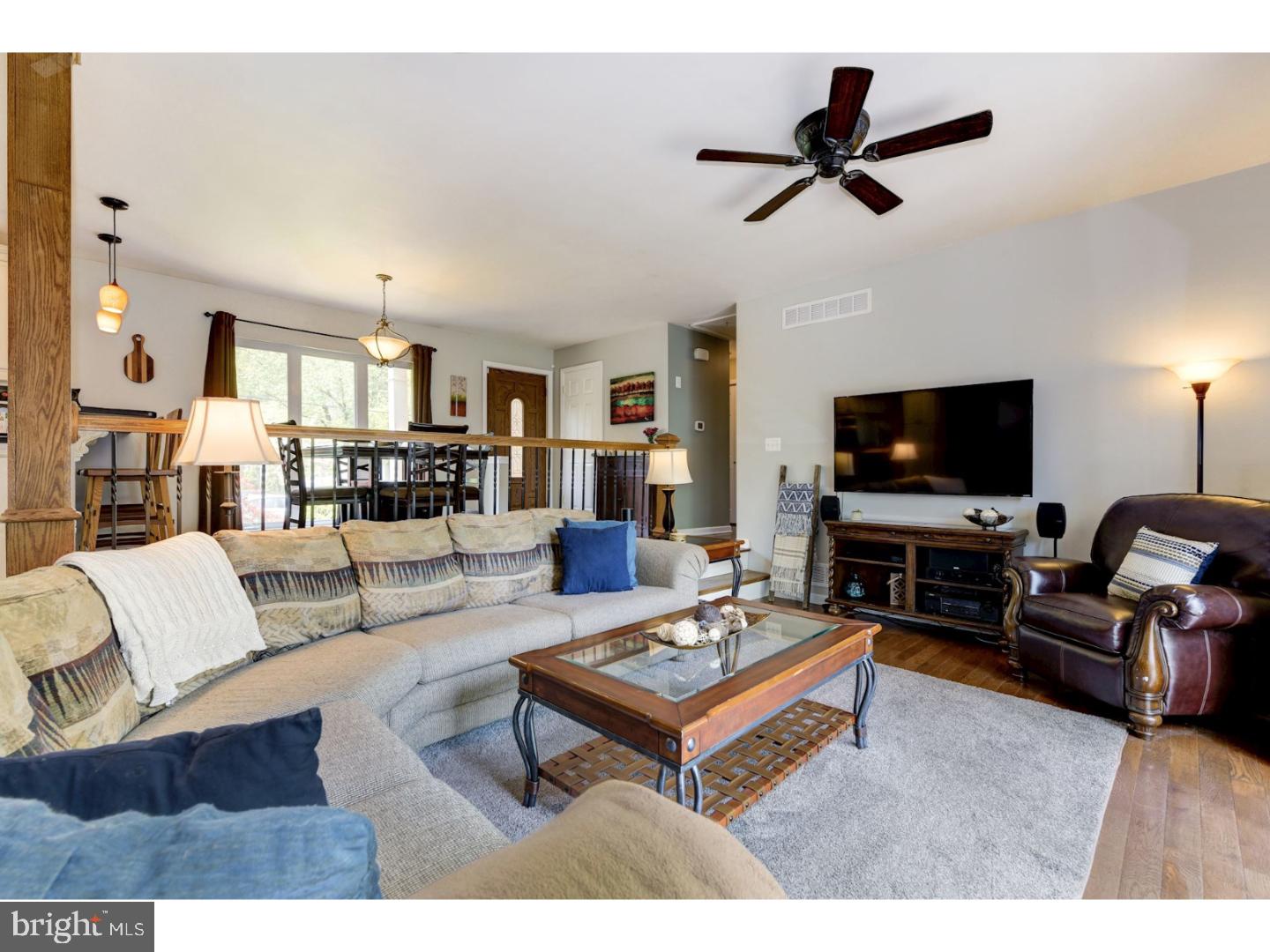 32 Delwood Road Cherry Hill, NJ 08002 - Photo 6 of 25 Living Room