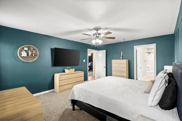 $2,100 | 300 Lipscomb Street, Cleburne, TX 76031