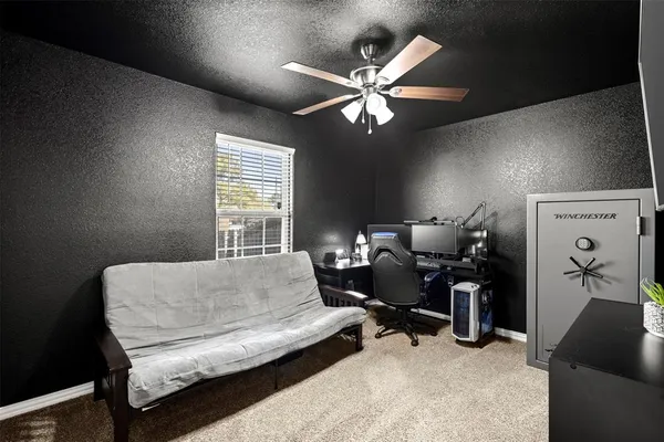 $2,100 | 300 Lipscomb Street, Cleburne, TX 76031