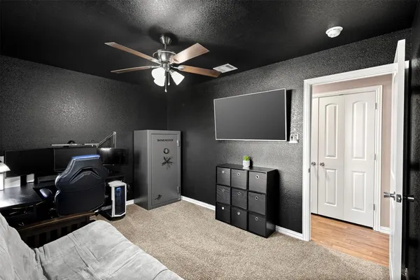 $2,100 | 300 Lipscomb Street, Cleburne, TX 76031