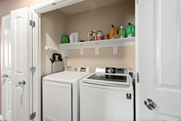 $2,100 | 300 Lipscomb Street, Cleburne, TX 76031