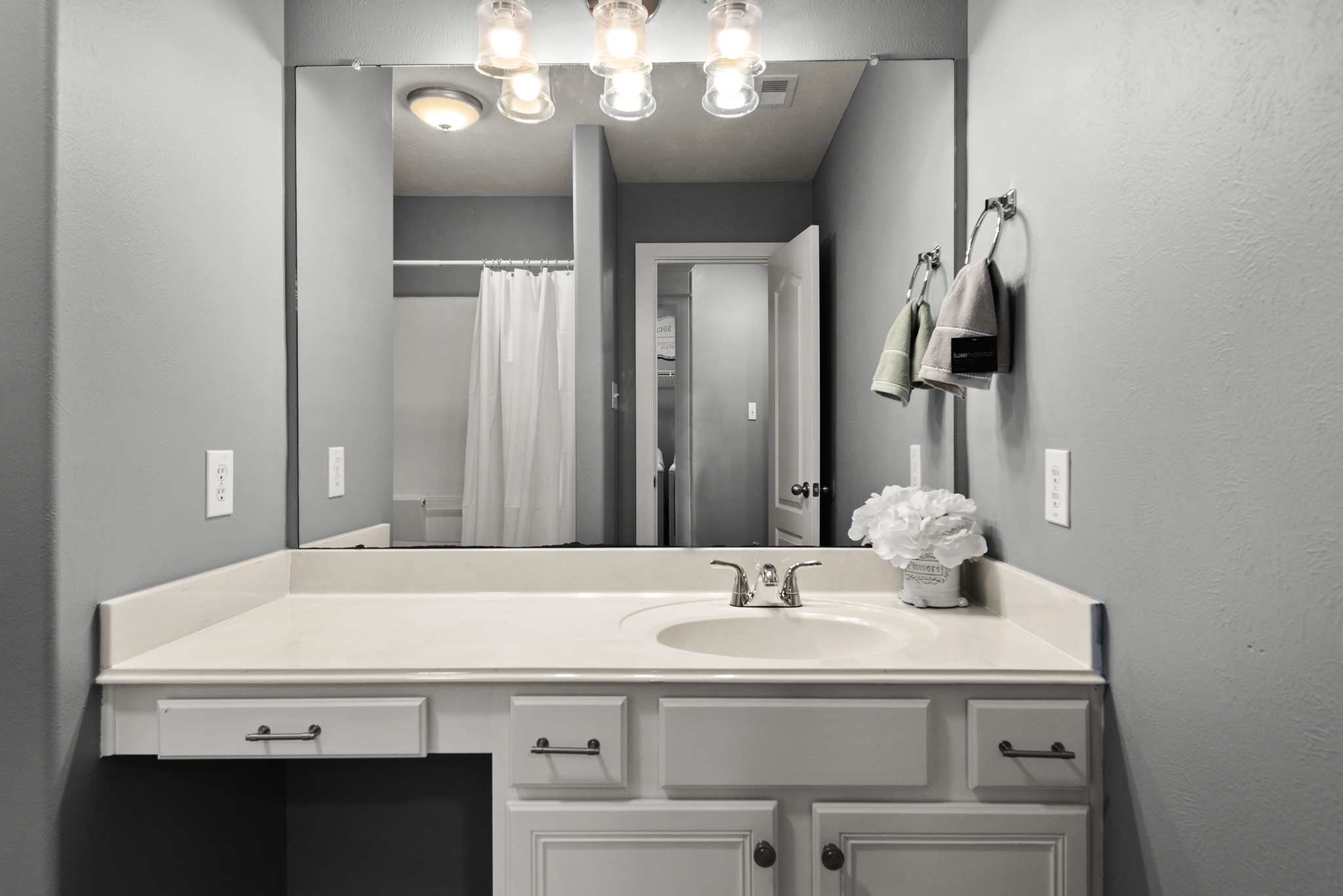 21710 Colter Stone Drive Spring, TX 77388 - Photo 23 of 35 Clean full bathroom with sitting area.