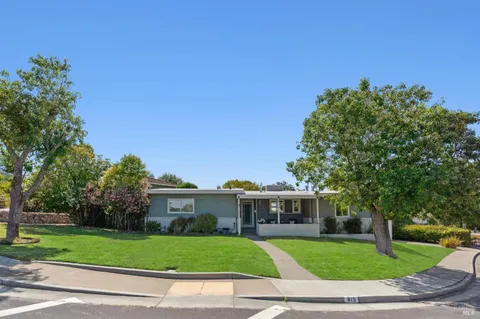 $1,070,000 | 615 Calle Arboleda, Novato, CA 94949