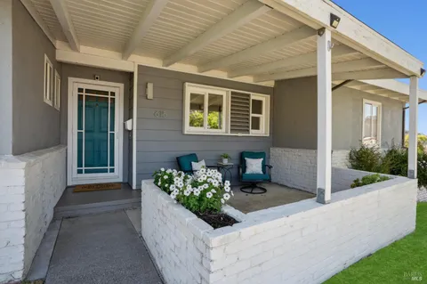 a view of a entryway of the house