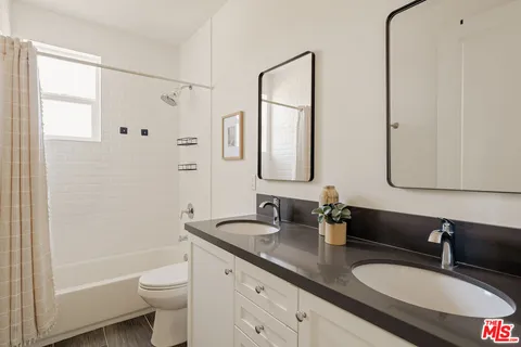 $1,799,000 | 5571 West 82nd Street, Los Angeles, CA 90045