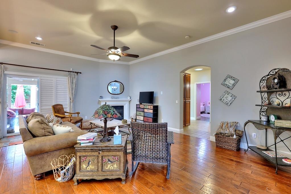 4152 Post Oak Drive Turlock, CA 95382 - Photo 40 of 71 a living room with furniture
