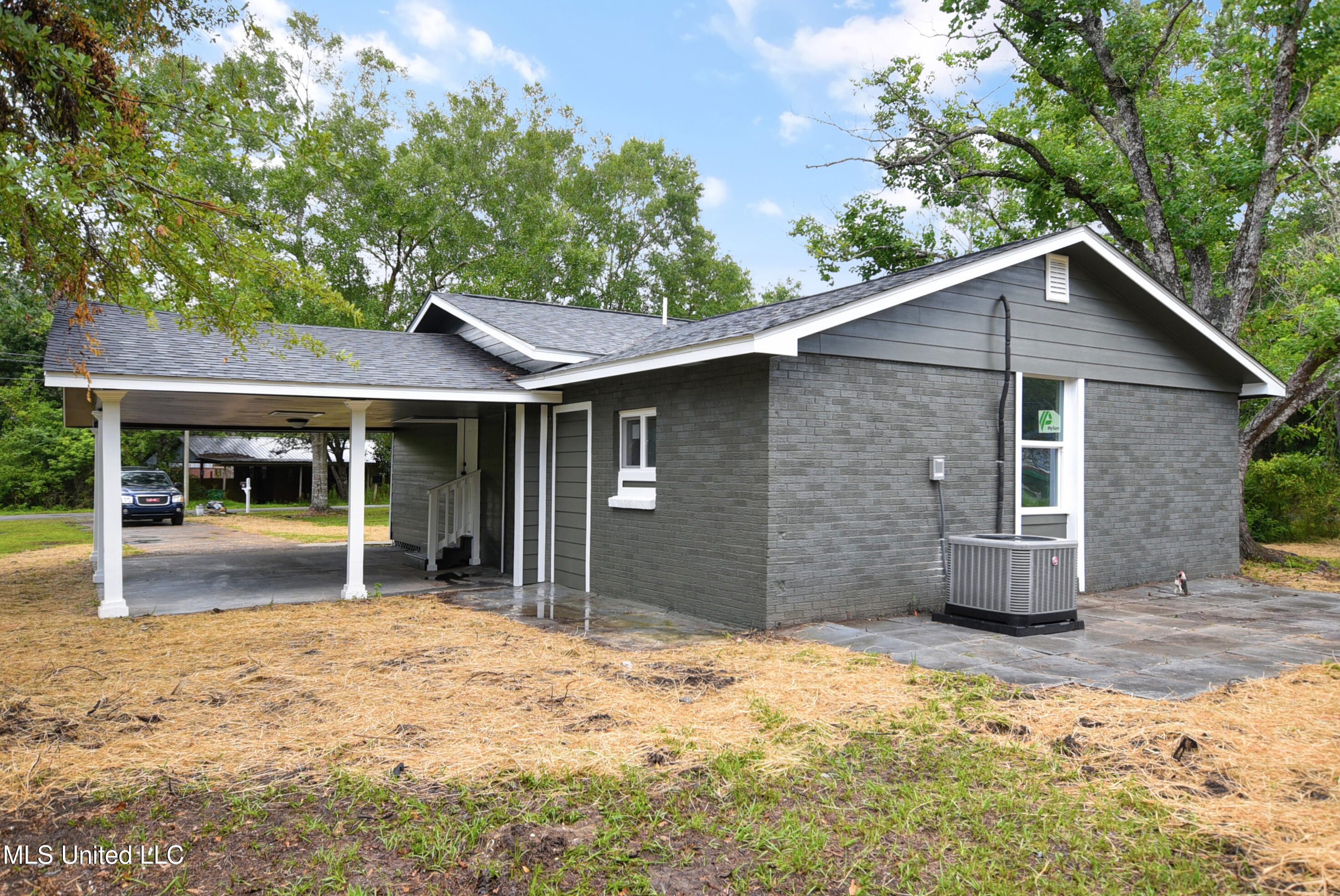 9001 Graham Road Moss Point, MS 39562 - Photo 3 of 16 DSC_0013