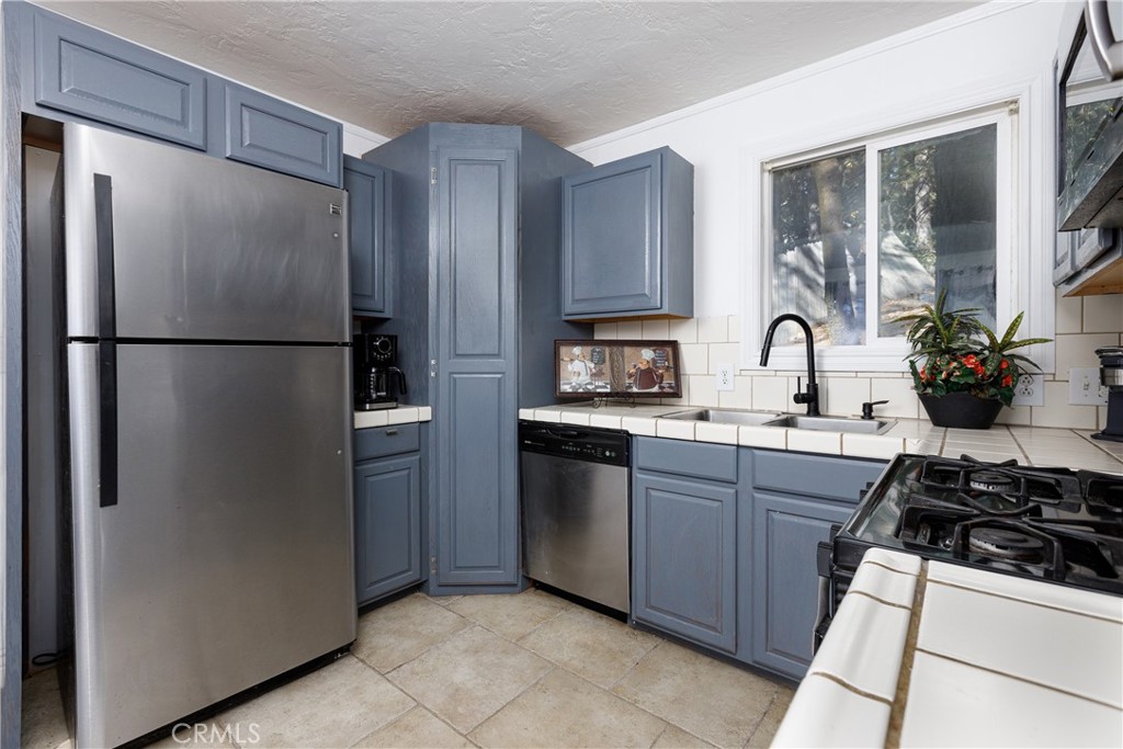 712 Old Toll Road Twin Peaks, CA 92391 - Photo 10 of 18