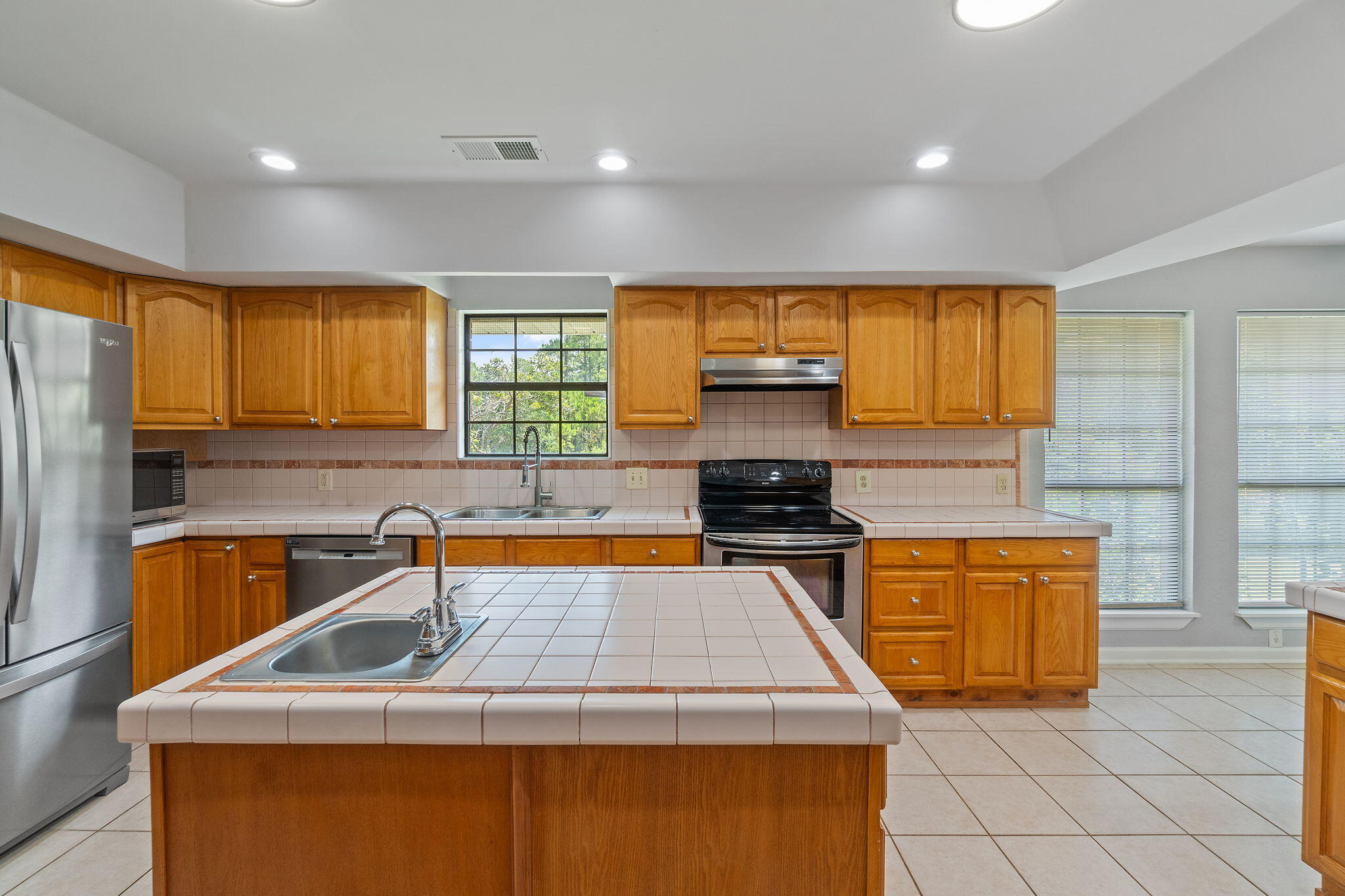 933 Dolphin Road Milton, FL 32583 - Photo 15 of 75 Kitchen