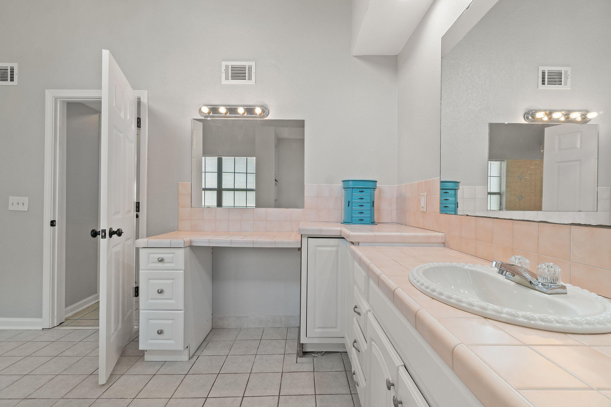 933 Dolphin Road Milton, FL 32583 - Photo 26 of 75 Master Bathroom