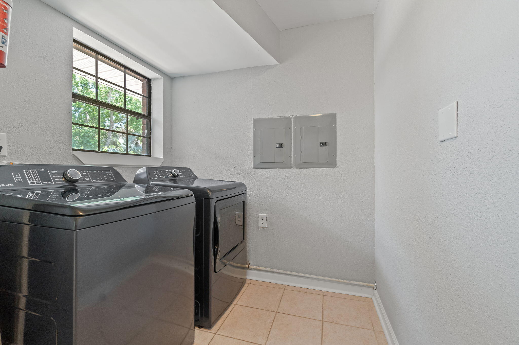 933 Dolphin Road Milton, FL 32583 - Photo 29 of 75 Utility Room