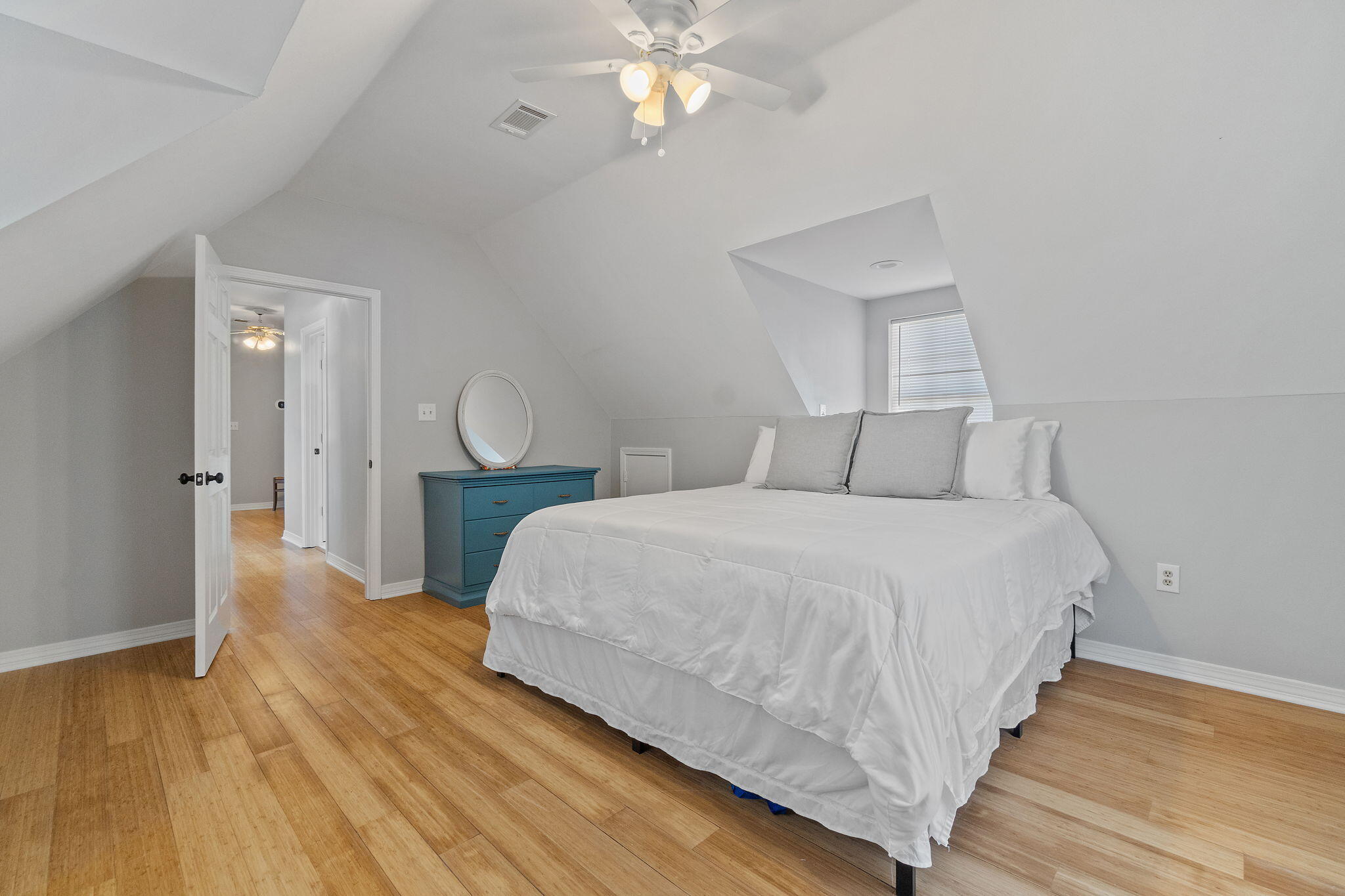 933 Dolphin Road Milton, FL 32583 - Photo 38 of 75 Additional Bedroom
