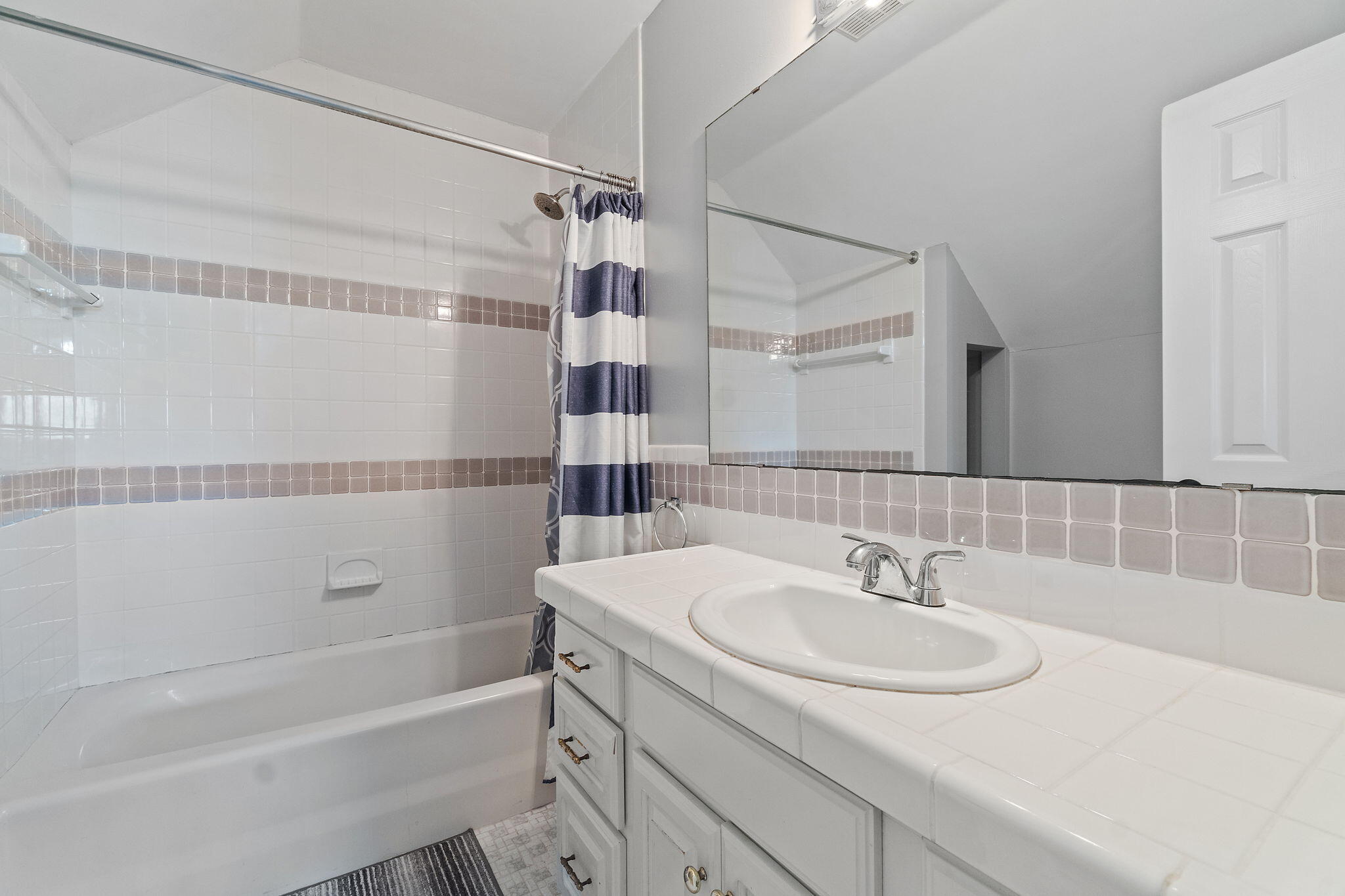 933 Dolphin Road Milton, FL 32583 - Photo 48 of 75 Bathroom