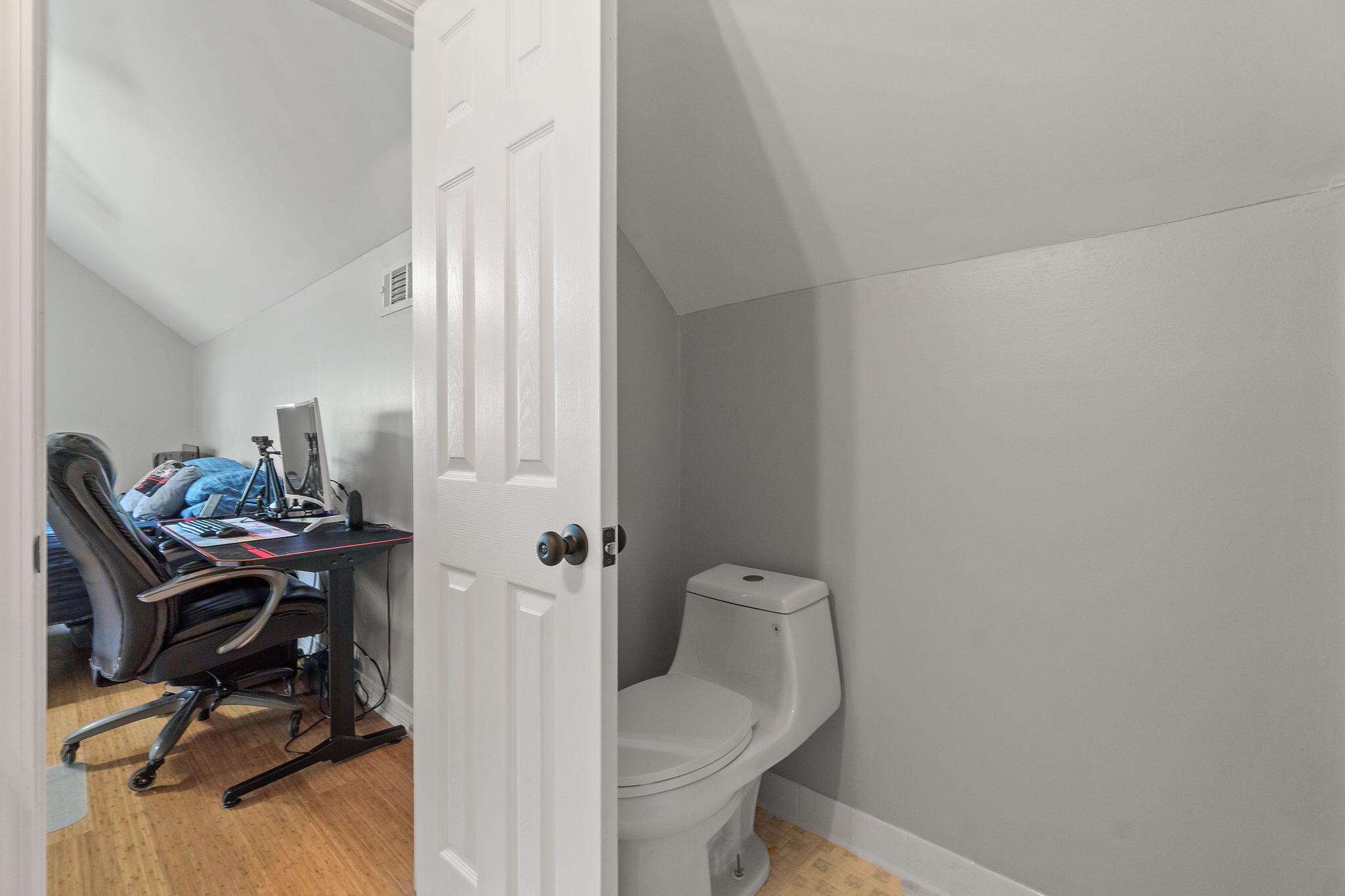 933 Dolphin Road Milton, FL 32583 - Photo 49 of 75 Bathroom