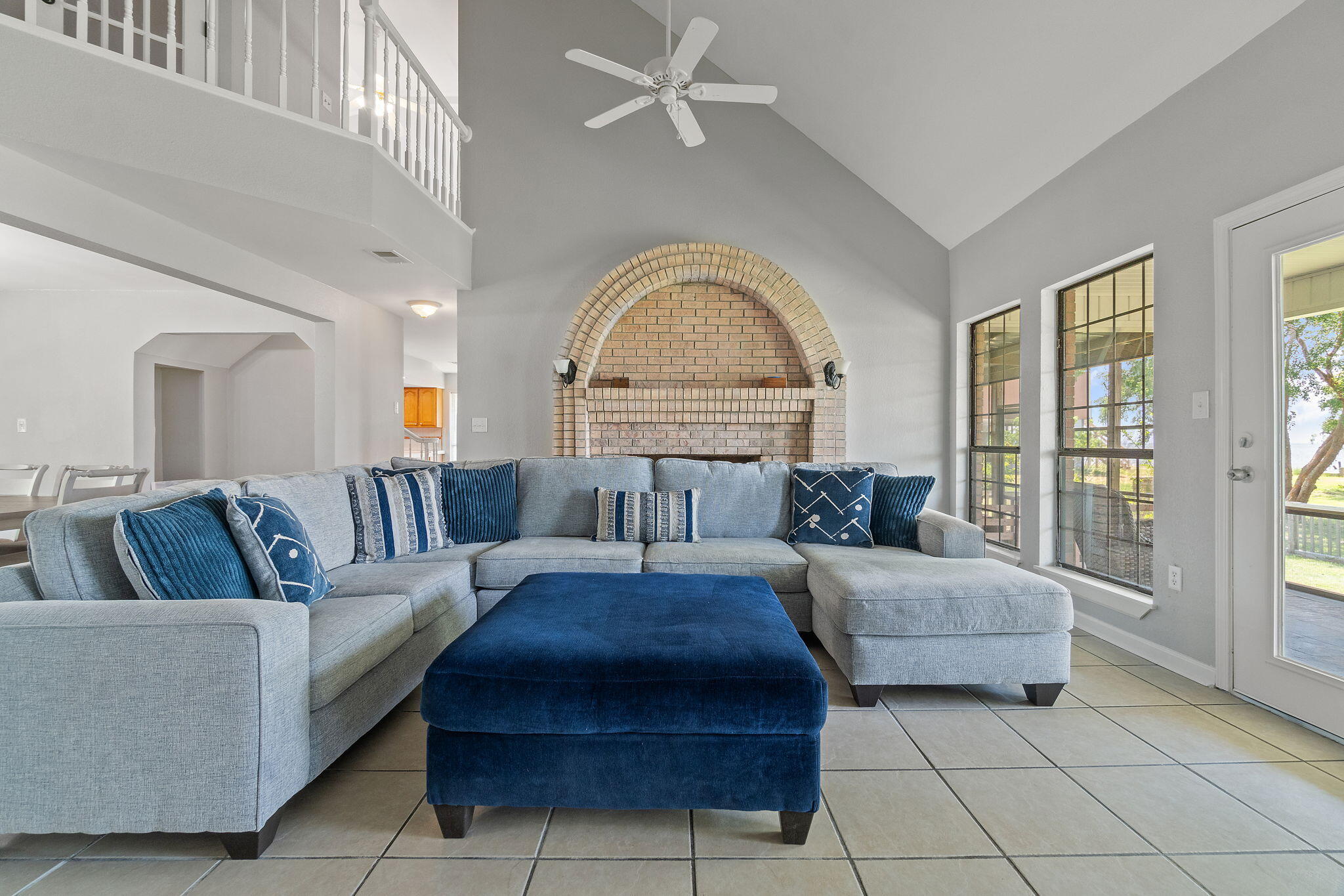 933 Dolphin Road Milton, FL 32583 - Photo 8 of 75 Living Room